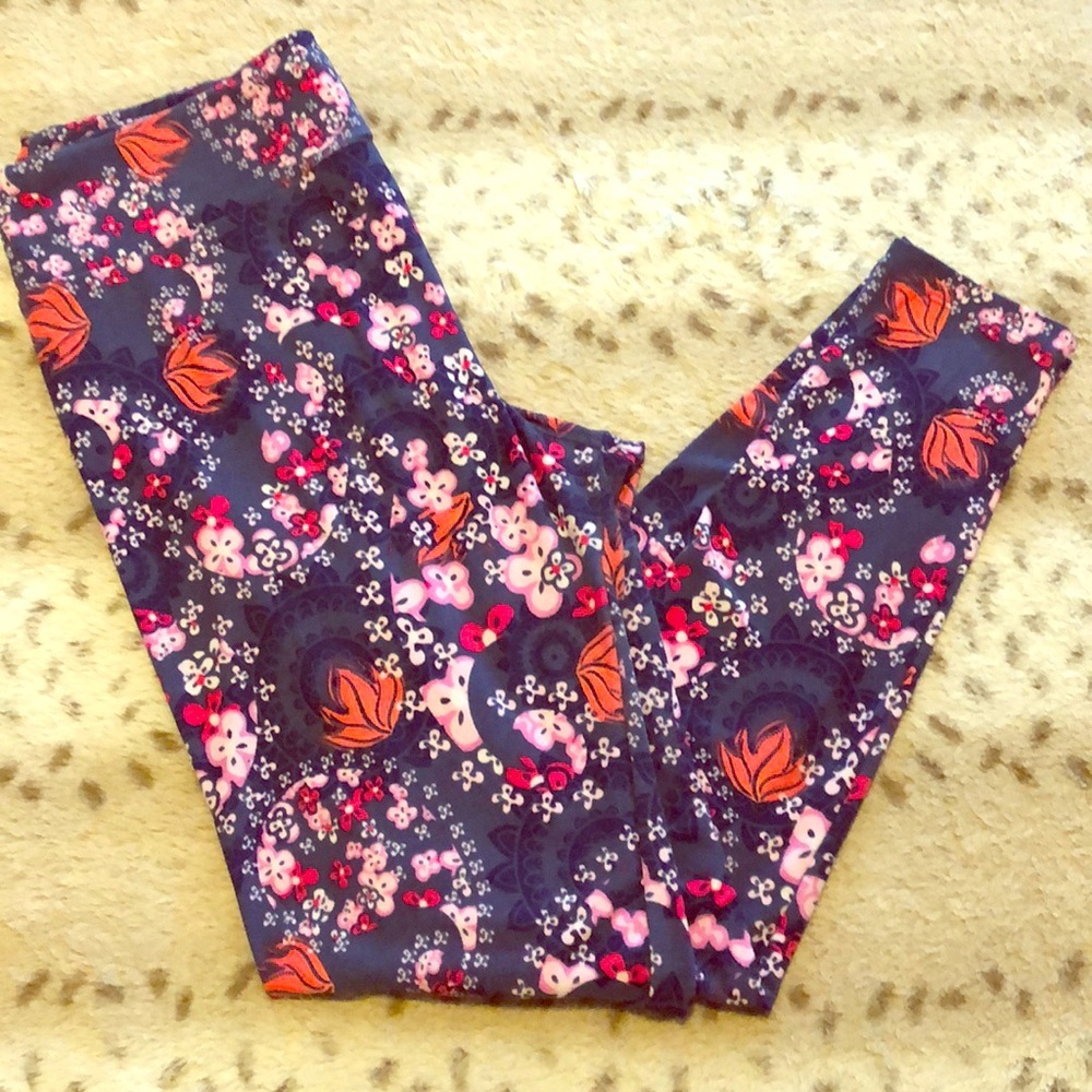 Lularoe blue floral Tall & Curvy leggings